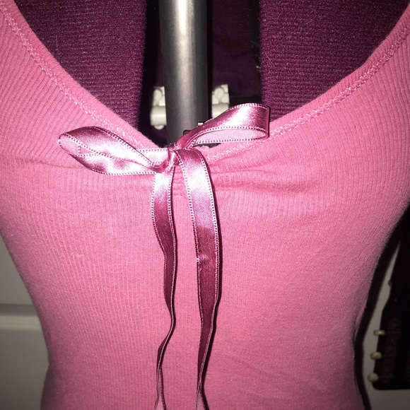 HP๐ Hollister bow tie pink tank top. - Picture 3 of 6